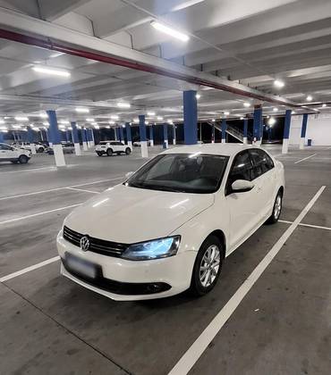 VOLKSWAGEN JETTA 2.0 COMFORTLINE FLEX 4P MANUAL